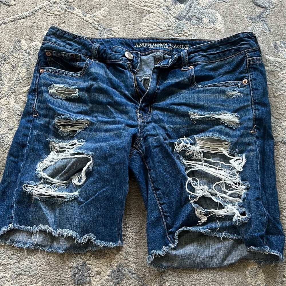 Frayed American Eagle shorts 8 inch inseam